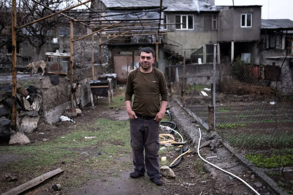 Andranik in front of his house in Yerevan. During the 2020 war –which also claimed the lives of his nephew and younger brother– he was hit by Azeri bullets three times, which has hampered his mobility and consequently, hurt his prospects of finding employment. Omar Hamed Beato for Center for International Policy.